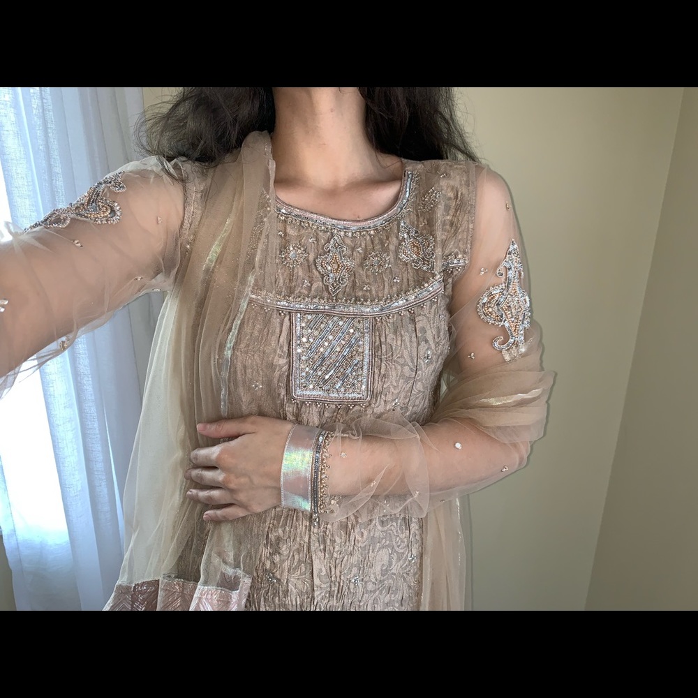 Pakistani kurta suit